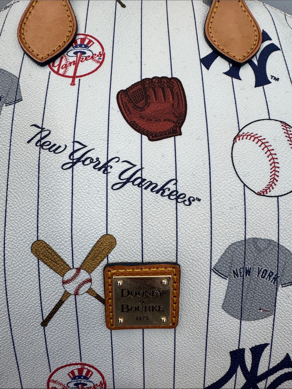 DOONEY & BOURKE NEW YORK YANKEES LEATHER WHITE & TAN PRINT SATCHEL BAG - Picture 2 of 11